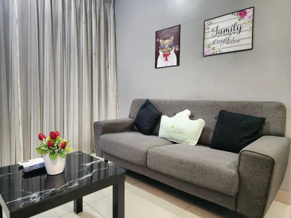 Utropolis Glenmarie 2R 1B 舒适和温暖家的环境 Apartment Shah Alam